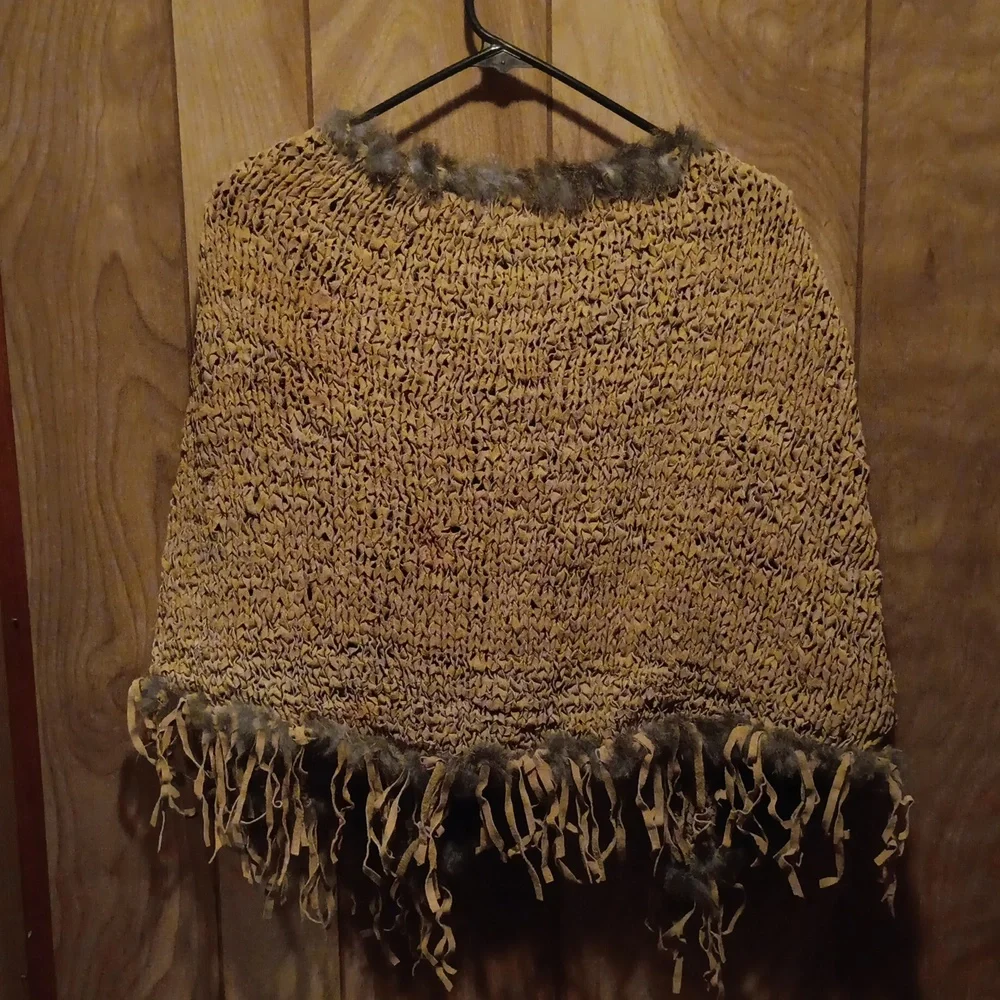Poncho - Picture 6 of 7